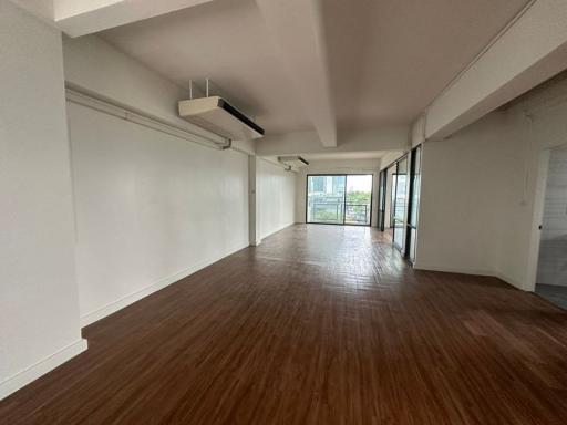 For Rent Bangkok Office Narathiwas BTS Chong Nonsi Sathon