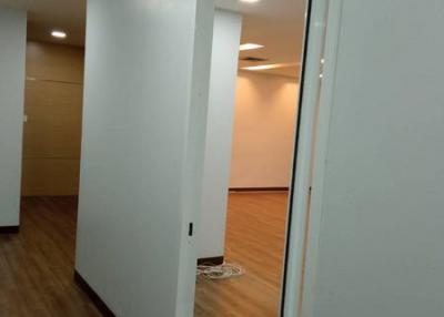 For Rent Bangkok Office Rachadapisek MRT Sutthisan Huai Khwang