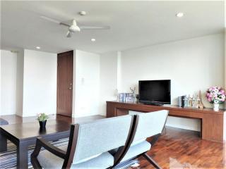 For Rent Bangkok Condo Sathorn Gallery Residences Pan BTS Sant Louis Bang Rak