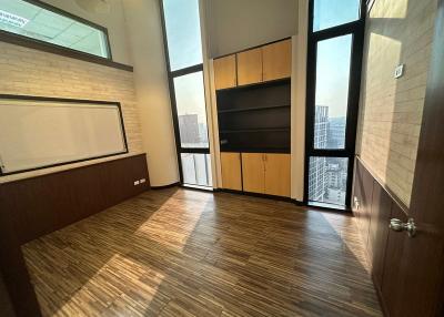 For Rent Bangkok Office Phahon Yothin BTS Ari Phaya Thai