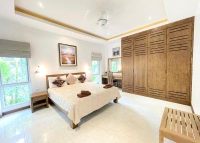 Luxurious 6 bedrooms villa - Based in Kathu