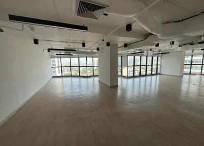 For Rent Bangkok Office Sukhumvit BTS Ekkamai Watthana