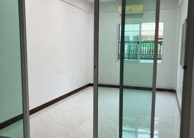 For Rent Bangkok Town House Ratchadapisek MRT Sutthisan Huai Khwang