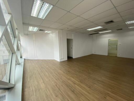 For Rent Bangkok Office Sukhumvit BTS Asok MRT Phetchaburi Watthana