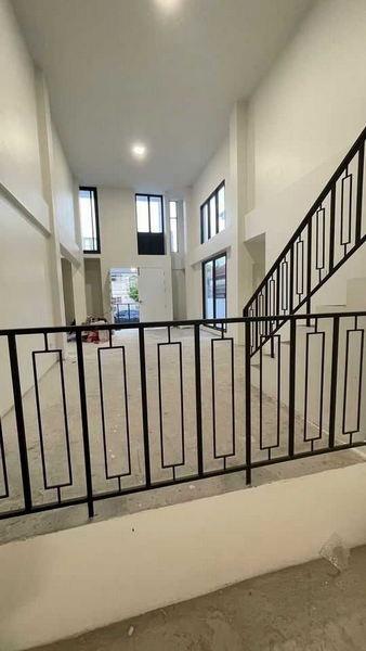 For Sale Bangkok Town House Chaloem Phrakiat Rama 9 MRT Si Udom Prawet