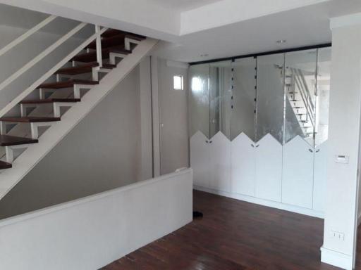 For Sale Bangkok Town House Lat Phrao Bang Kapi