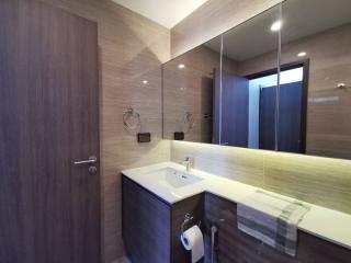 For Sale Bangkok Condo Whizdom Essence Sukhumvit BTS Punnawithi Phra Khanong