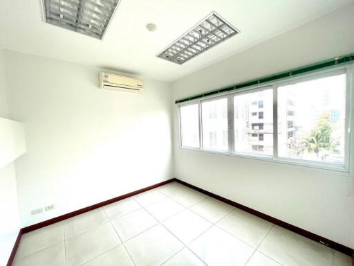 For Rent Bangkok Office Narathiwas BTS Chong Nonsi Sathorn