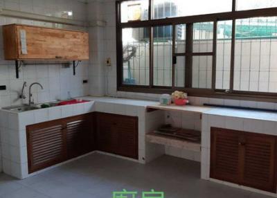 For Rent Bangkok Town House Sukhumvit BTS Thong Lo Watthana