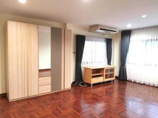 For Rent Bangkok Single House Narathiwas BTS Chong Nonsi Sathorn