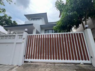 For Rent Bangkok Single House Narathiwas BTS Chong Nonsi Sathorn