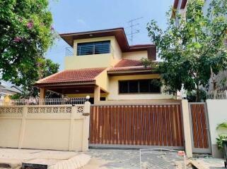 For Rent Bangkok Single House Narathiwas BTS Chong Nonsi Sathorn