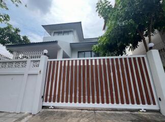 For Rent Bangkok Single House Narathiwas BTS Chong Nonsi Sathorn