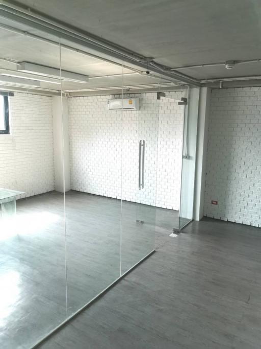 For Rent Bangkok Office Sukhumvit BTS Ekkamai Watthana