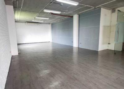 For Rent Bangkok Office Sukhumvit BTS Ekkamai Watthana