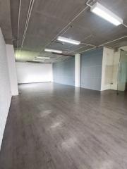 For Rent Bangkok Office Sukhumvit BTS Ekkamai Watthana