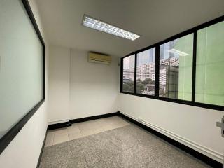 For Rent Bangkok Office in Narathiwas BTS Chong Nonsi Sathorn