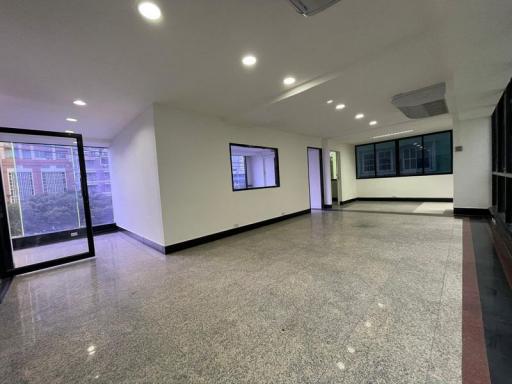 For Rent Bangkok Office in Narathiwas BTS Chong Nonsi Sathorn