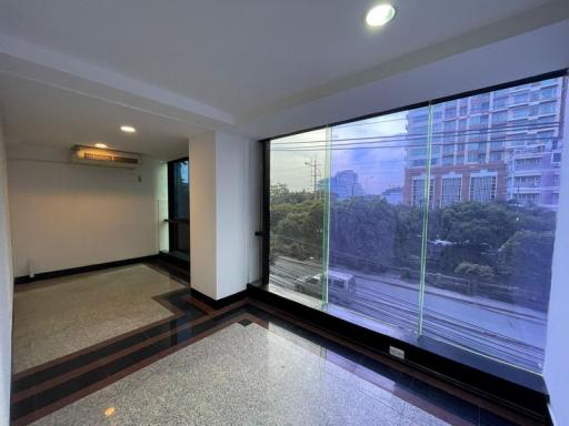 For Rent Bangkok Office in Narathiwas BTS Chong Nonsi Sathorn