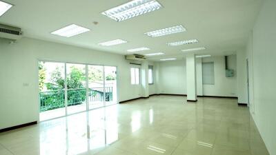 For Rent Bangkok Office in Narathiwas BTS Chong Nonsi Sathorn