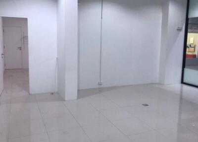 For Rent Bangkok Office at Sukhumvit BTS Phrom Phong Watthana