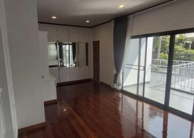 For Rent Bangkok Single House Wireless BTS Ploenchit Pathum Wan