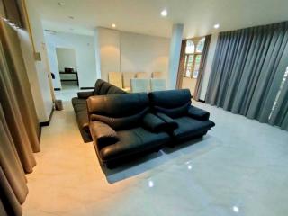 For Rent Bangkok Town House Sukhumvit BTS Phrom Phong Watthana