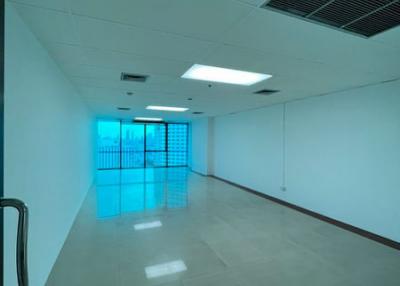 For Rent Bangkok Office Ratchadapisek MRT Sutthisan Huai Khwang