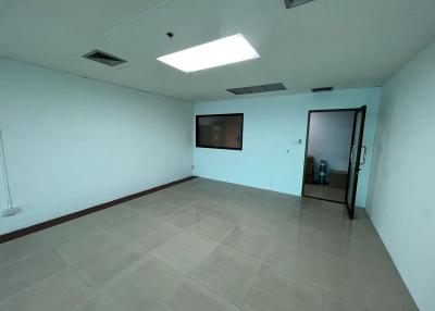 For Rent Bangkok Office Ratchadapisek MRT Sutthisan Huai Khwang