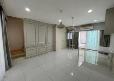 For Sale Bangkok Town House Baan Klang Muang Rama 9 Rama 9 Suan Luang