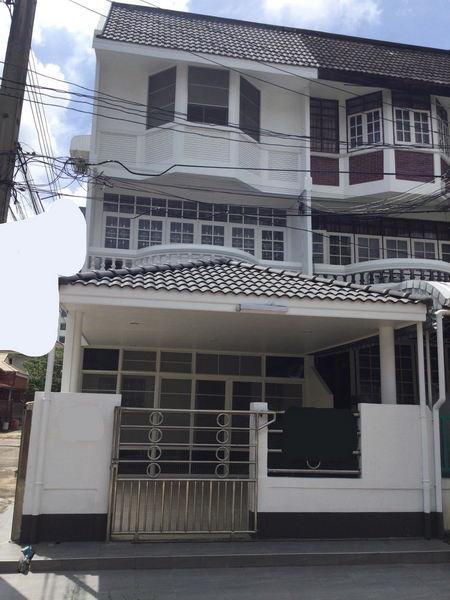 For Sale Bangkok Town House Sukhumvit BTS Bang Chak Phra Khanong