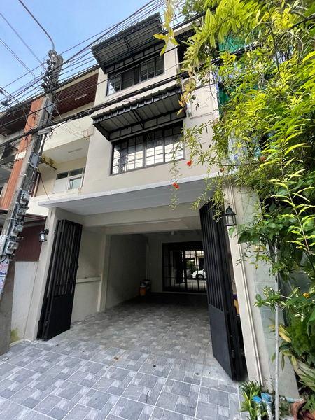 For Rent Bangkok Town House Sukhumvit BTS Bang Chak Phra Khanong