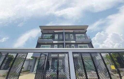 For Sale and Rent Bangkok Town House Ramkamhaeng Saphan Sung