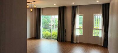 For Sale and Rent Bangkok Town House Ramkamhaeng Saphan Sung