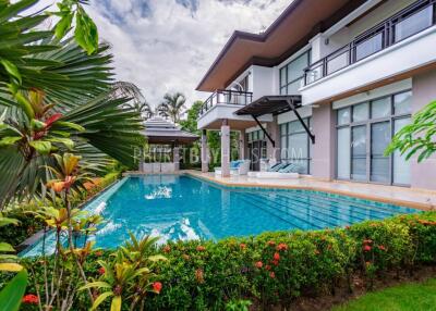 BAN5985: Luxury Villa with Lake view in Laguna area