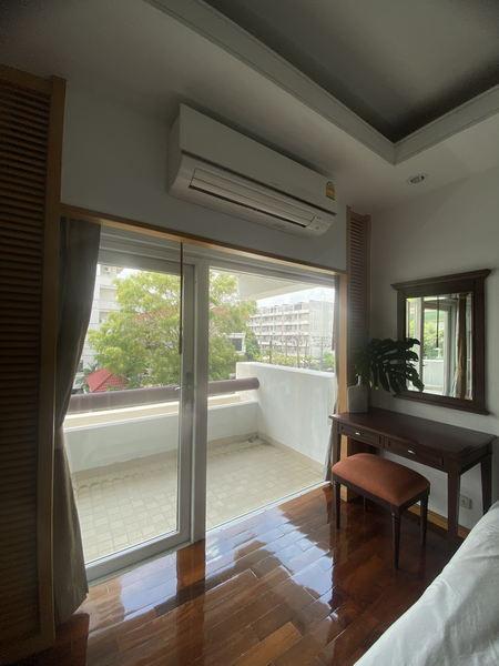 For Rent Bangkok Condo  Apartment Sathon Sathorn 1 MRT Lumpini Sathorn