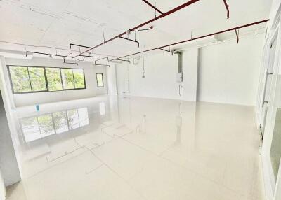 For Rent Bangkok Office Sukhumvit BTS Phra Khanong Khlong Toei