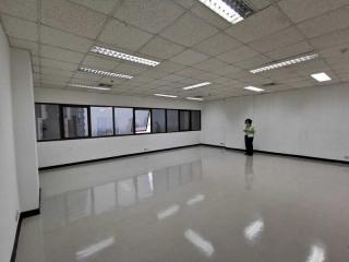 For Rent Bangkok Office Sukhumvit BTS Ekkamai Watthana