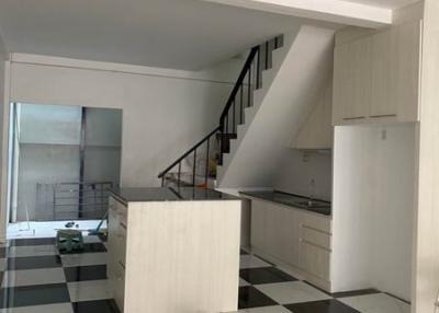 For Rent Bangkok Town House Sukhumvit BTS Ekkamai Watthana