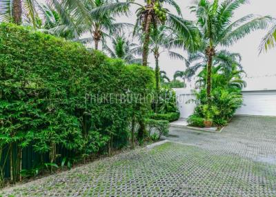 TAL5871: 3 Bedroom Villa with Tropical Garden in Talang