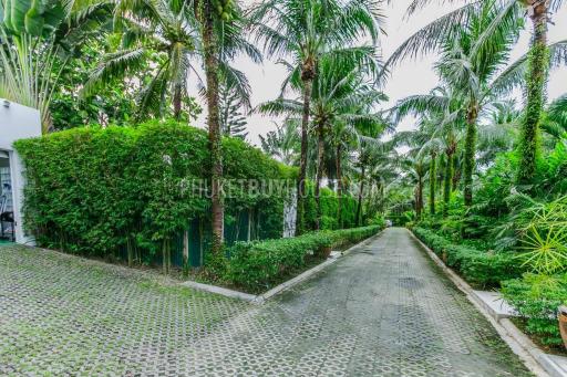 TAL5871: 3 Bedroom Villa with Tropical Garden in Talang