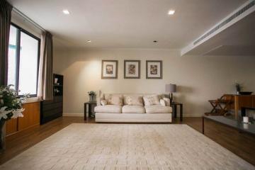 For Sale and Rent Bangkok Condo Las Colinas Sukhumvit 21 BTS Asok MRT Sukhumvit Watthana