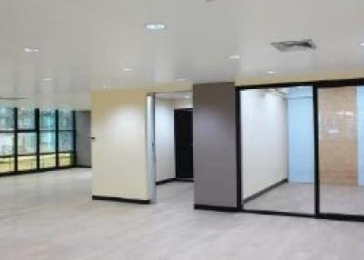 For Rent Bangkok Office Narathiwas BTS Chong Nonsi Sathorn