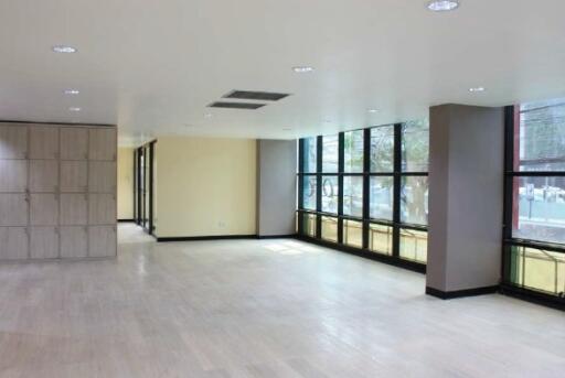 For Rent Bangkok Office Narathiwas BTS Chong Nonsi Sathorn