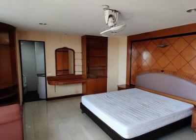 For Rent Bangkok Condo Empire House Ekkamai 12 BTS Ekkamai Watthana