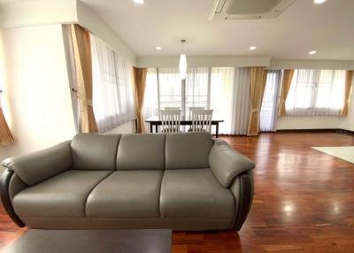 For Rent Bangkok Condo Acadamia Grand Tower Sukhumvit 43 BTS Phrom Phong Watthana