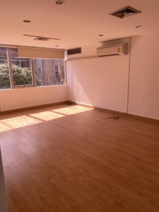 For Rent Bangkok Office Sukhumvit 36 BTS Thong Lo Khlong Toei