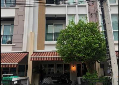 For Sale Bangkok Town House Lat Phrao Wang Thonglang