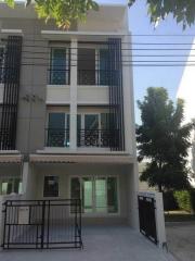 For Sale Bangkok Town House Bangkok - Chonburi New Line Suan Luang