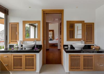 Luxurious 4 bedrooms villa in Choeng Thale Thalang Phuket